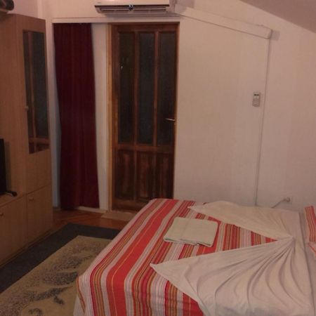 Apartments & Hostel Zdrava Hrana موستار المظهر الخارجي الصورة