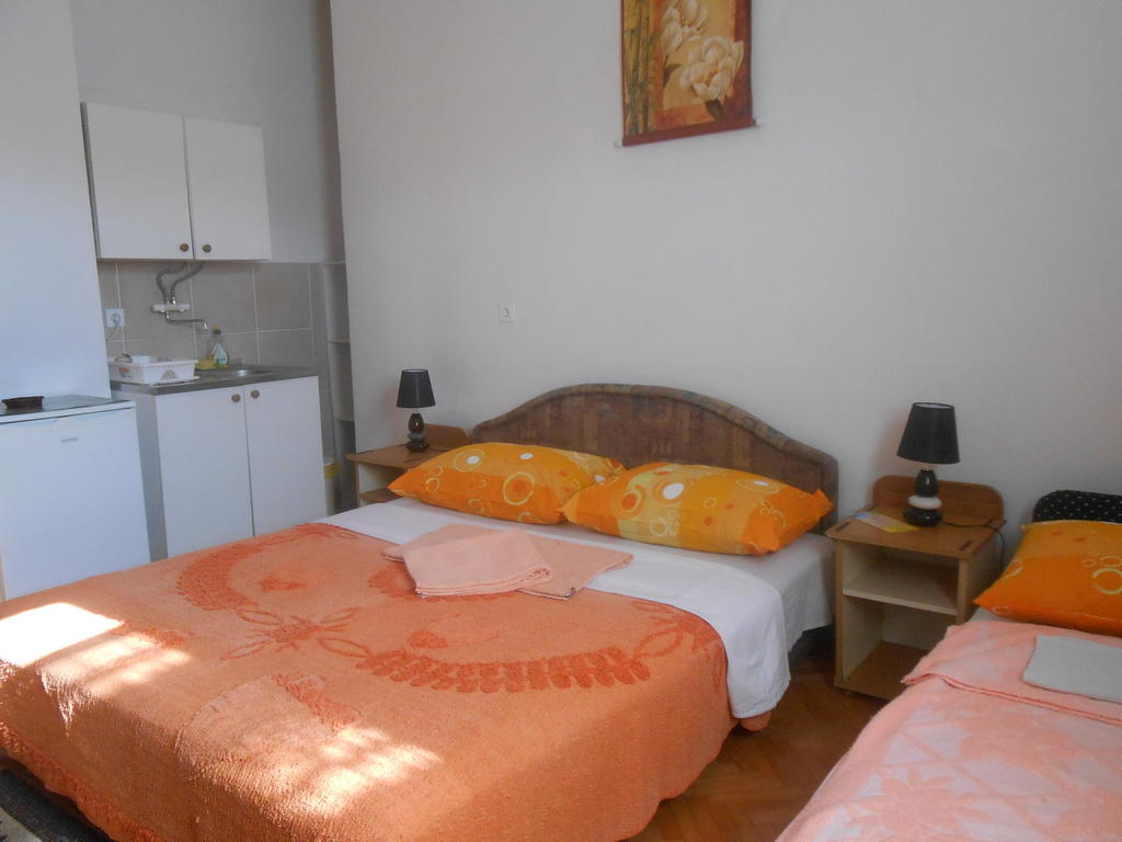 Apartments & Hostel Zdrava Hrana موستار الغرفة الصورة