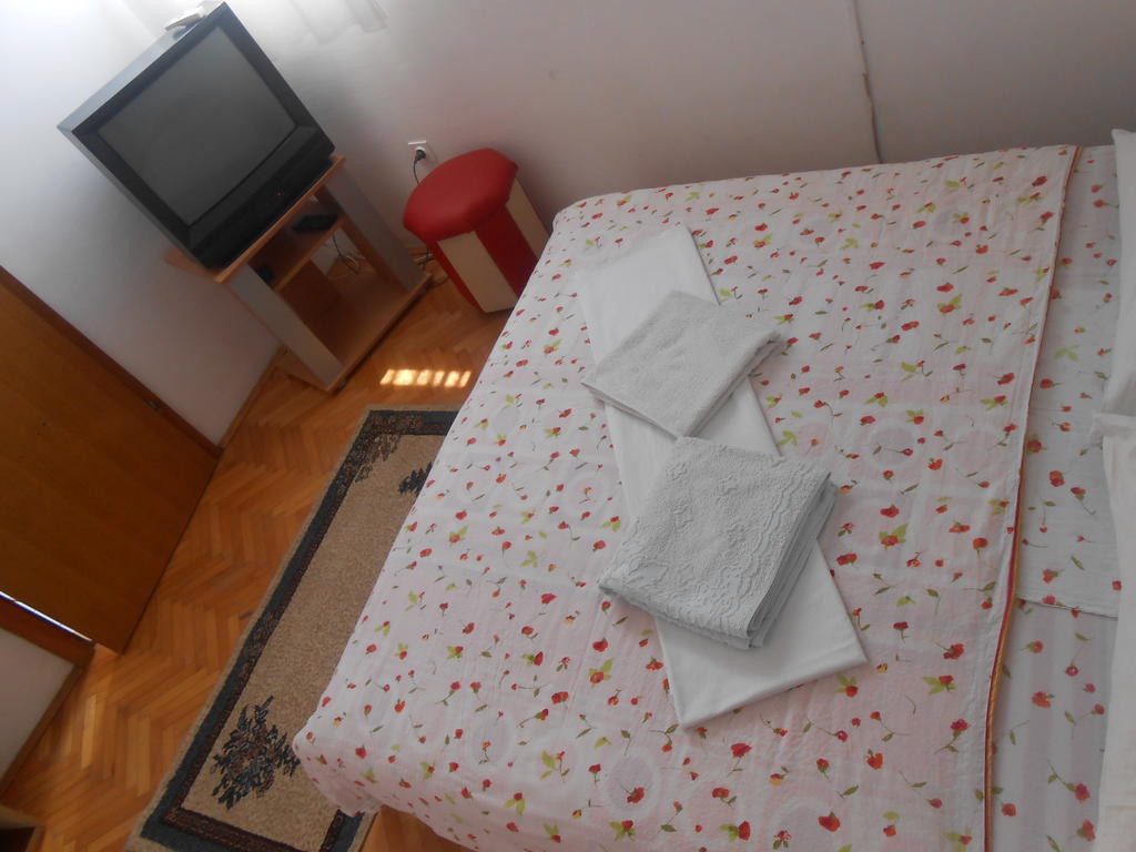 Apartments & Hostel Zdrava Hrana موستار المظهر الخارجي الصورة