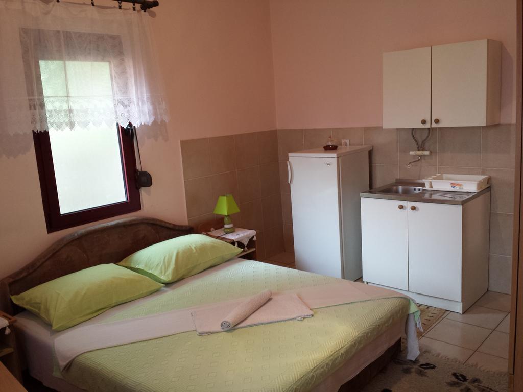 Apartments & Hostel Zdrava Hrana موستار الغرفة الصورة