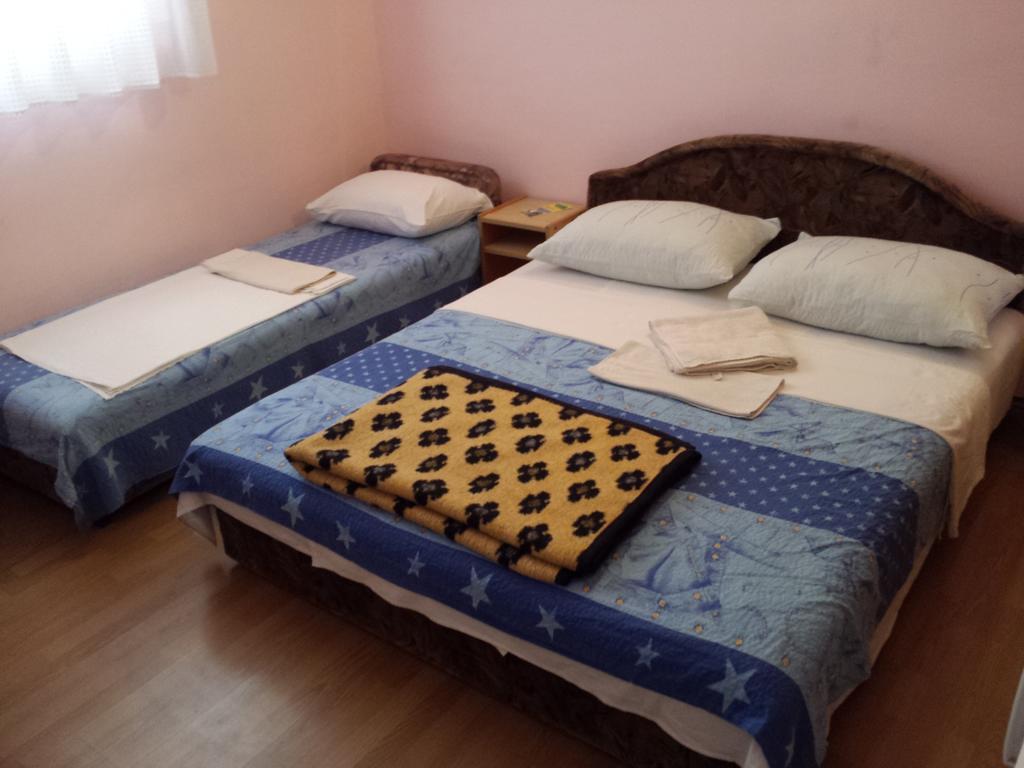 Apartments & Hostel Zdrava Hrana موستار الغرفة الصورة