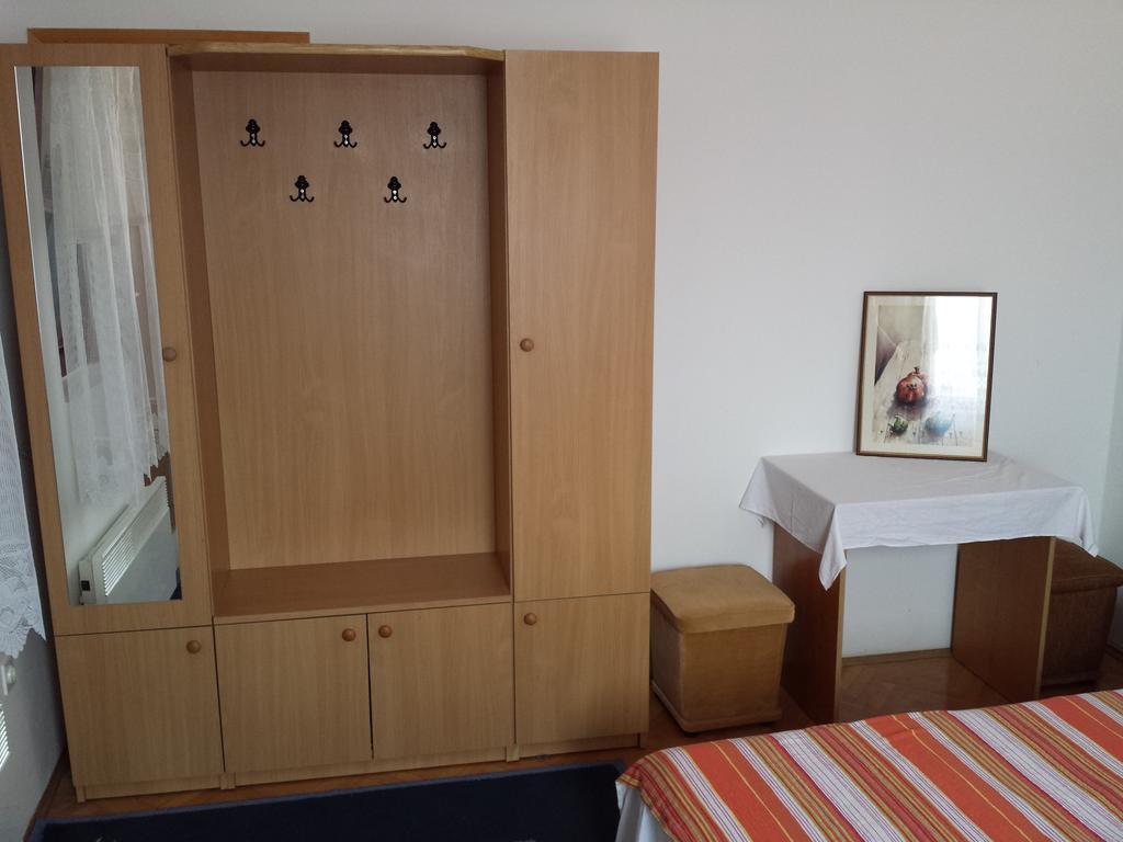 Apartments & Hostel Zdrava Hrana موستار الغرفة الصورة