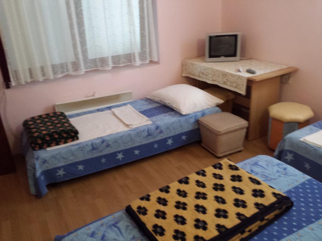 Apartments & Hostel Zdrava Hrana موستار الغرفة الصورة
