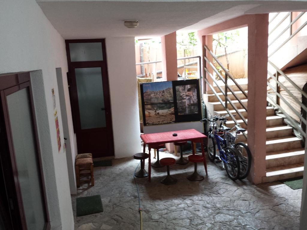 Apartments & Hostel Zdrava Hrana موستار المظهر الخارجي الصورة
