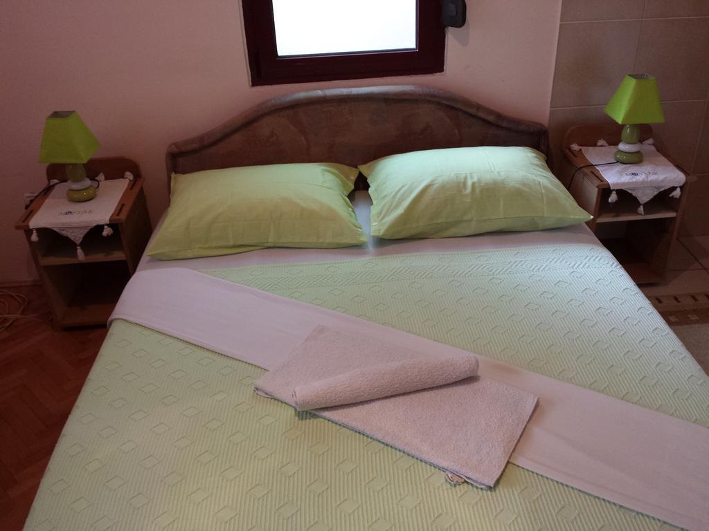 Apartments & Hostel Zdrava Hrana موستار الغرفة الصورة
