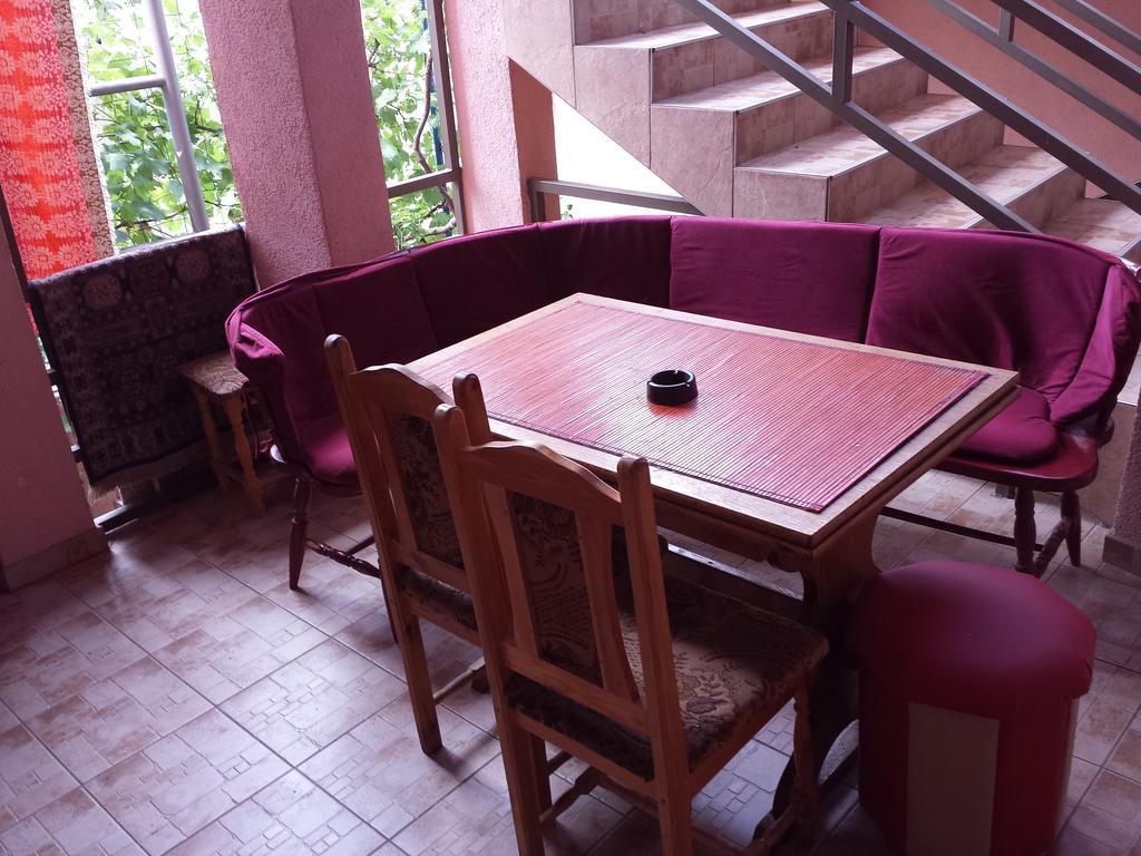 Apartments & Hostel Zdrava Hrana موستار المظهر الخارجي الصورة