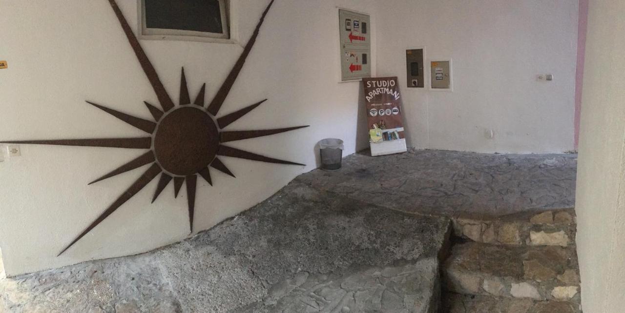Apartments & Hostel Zdrava Hrana موستار المظهر الخارجي الصورة