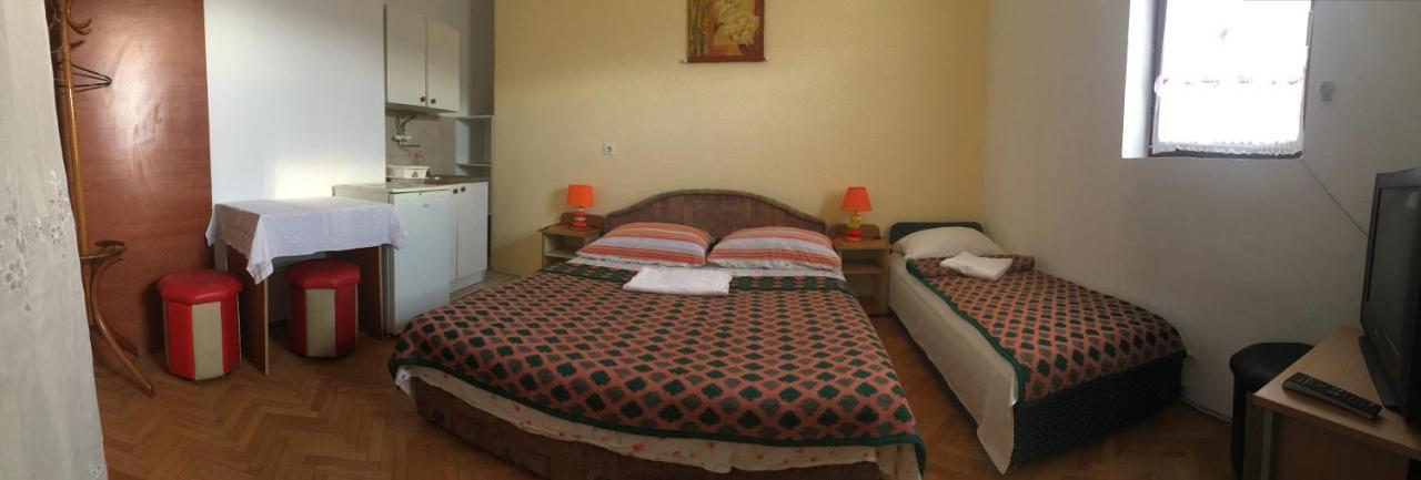 Apartments & Hostel Zdrava Hrana موستار المظهر الخارجي الصورة